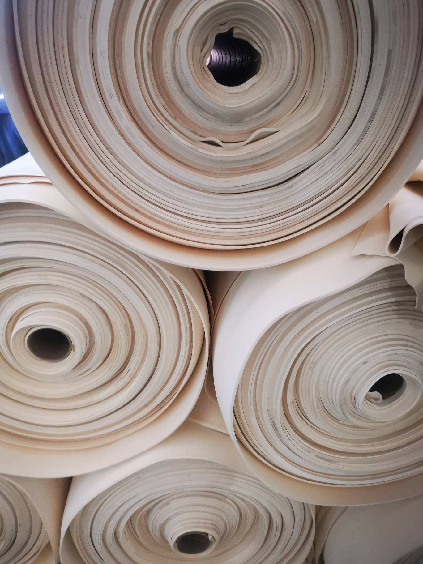 Extruded heat resistant Closed Cell Foam NBR neoprene 3mm Rubber Roll