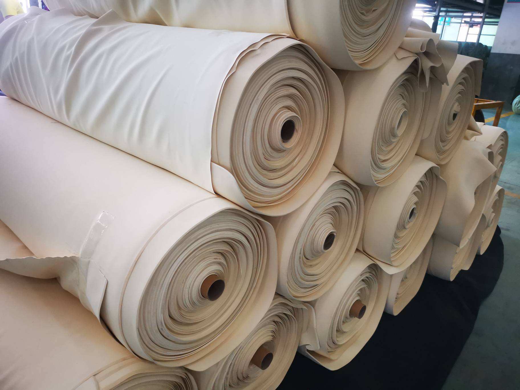 Extruded heat resistant Closed Cell Foam NBR neoprene 3mm Rubber Roll